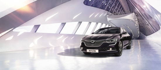 국내 중형차 시장에 파괴적 변화를 몰고 온 르노삼성 SM6는 '호감 가는 친근함'을 앞세운 높은 디자인 완성도를 자랑한다. ⓒ 르노삼성자동차