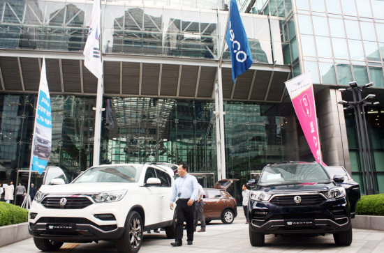 포스코는 지난 15일부터 19일까지 포스코센터 정문 앞에서 쌍용자동차와 함께 신차 G4렉스턴 공동 프로모션을 진행하고 있다. ⓒ 포스코