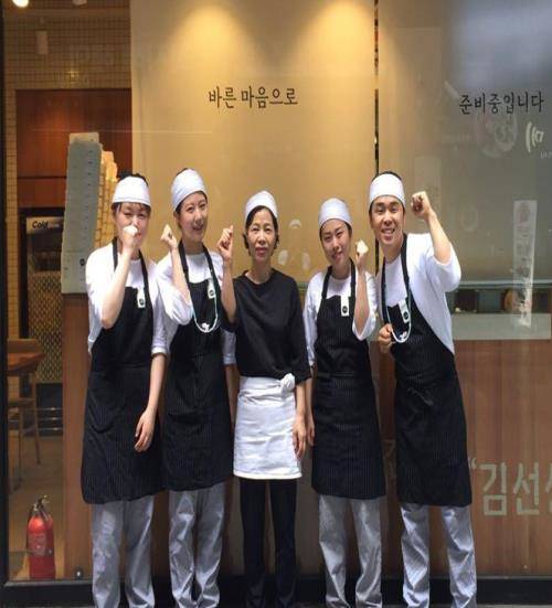 점주와 본사 직원들. ⓒ 바르다김선생