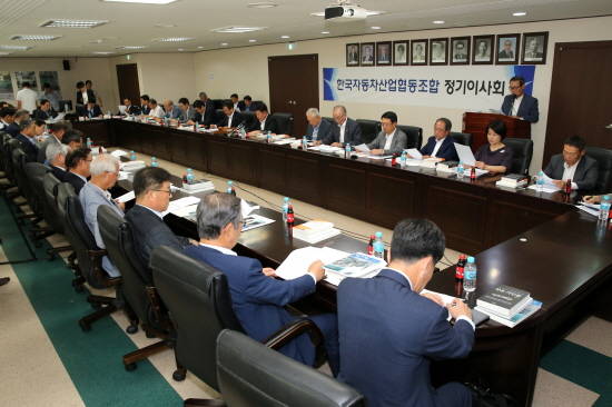 880여개 국내 자동차부품업계 관계자들은 기아차가 통상임금 소송에서 패소할 경우 업계 전반에 연쇄적인 영향을 미쳐 산업 생태계가 붕괴할 수 있다고 우려한다. ⓒ 한국자동차산업협동조합