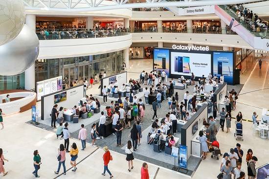 삼성전자가 다음 달 15일 갤럭시노트8 출시 전까지 전국 핫플레이스 80여 곳에서 체험존을 운영한다. ⓒ 삼성전자