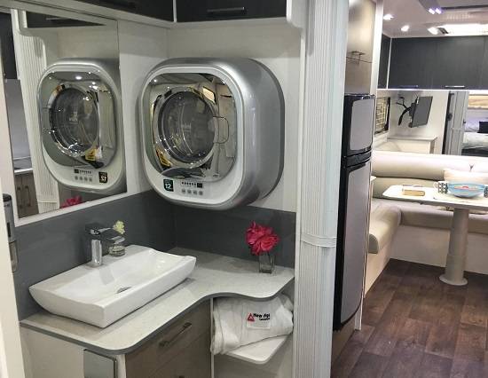 동부대우전자가 캠핑카에 특화된 벽걸이 세탁기를 출시하고 틈새시장 공략에 나선다. ⓒ 동부대우전자