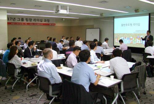 글로벌 통합 워크숍을 진행하고 있다. ⓒ 오리온