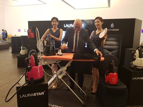 초고가 다리미 브랜드인 로라스타가 국내 시장에 정식 론칭했다. 로라스타 국내 유통업체인 얼티메이트드림은 국내 시장점유율 40%를 목표로 하겠다는 포부를 내비쳤다. ⓒ 프라임경제