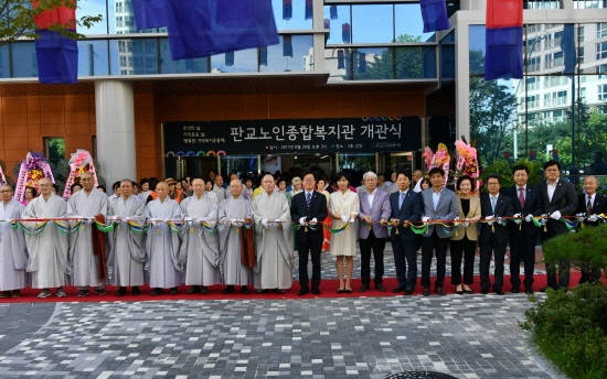 노인종합복지관이 성남시 판교지역에 건립돼 29일 정식 개관했다. ⓒ 성남시