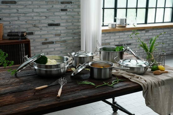 스텐레스 100% 퓨어스텐으로 제작된 포스텐 냄비는 스텐레스 304 내식성과 스텐레스 430 특성인 자성을 모두 가지고 있다. ⓒ 키친서비스