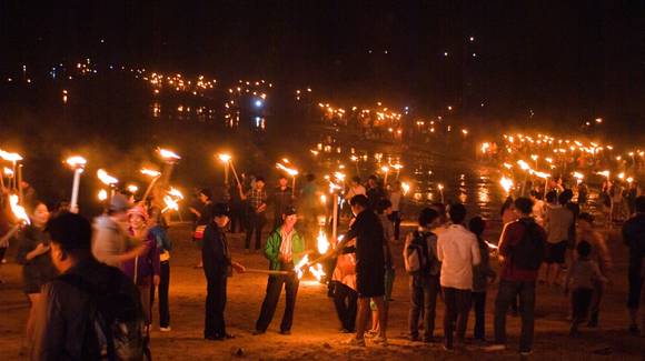 사진은 신비의 바닷길 횃불어업 재현 장면. ⓒ 보령시청