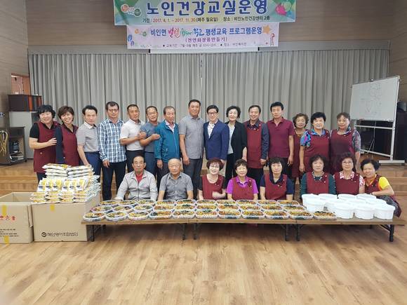 충남 서천군 비인면은 지난 7일 결식이 우려되는 독거어르신 및 돌봄 가정 등 총 30가구를 대상으로 '사랑 가득 饌 반찬' 지원 서비스를 실시했다. ⓒ 서천군청