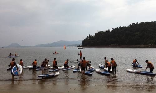 자매도시 공무원들이 여수 웅천친수공원에서 해양체험활동을 하고 있다. ⓒ 여수시