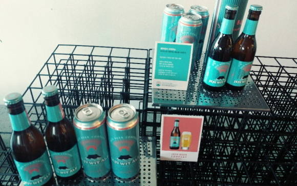 제주맥주 양조장에 진열된 '제주 위트 에일' 맥주예요. ⓒ 네이버 블로그
