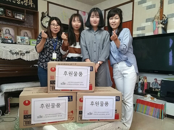 14일 합덕지역아동센터 물품 전달 사진입니다. ⓒ 당진시청