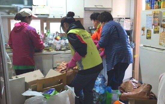 광주시 남부 무한돌봄 행복나눔센터는 21일 주거환경 개선사업인 '행복 나눔 하우스'를 진행했다. ⓒ 광주시