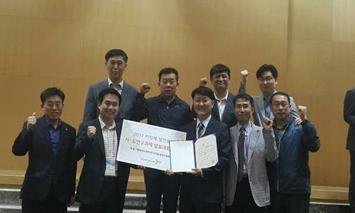 순천시 관계자들이 2017 지방세 발전포럼에서 대상을 받은 뒤 기념촬영을 하고 있다. ⓒ 순천시