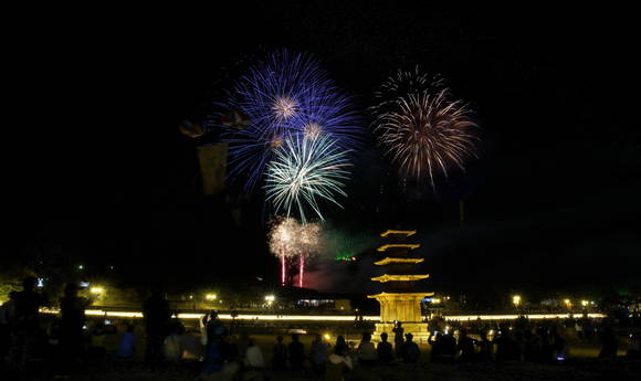 지난해 개최된 제62회 백제문화제 중 백제한화불꽃축제 모습. ⓒ 충남도청