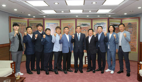 이승훈 청주시장은 11일 청주시청에서 제98회 전국체육대회 출전 직장운동경기부를 격려했다. ⓒ 청주시청