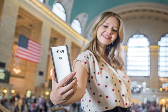 LG전자가 북미시장에 하반기 전략 스마트폰 V30을 출시했다. ⓒ LG전자