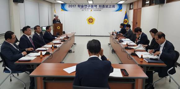 산업경제위원회 12일 '6차 산업을 활용한 충북농업·농촌 발전방안'에 관한 연구용역 최종보고회를 개최했다. ⓒ 충청북도의회