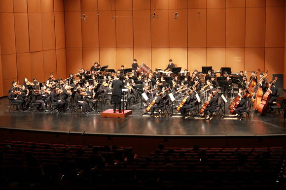 충청북도교육청청소년오케스트라 제2회 정기연주회에서 연주자들이 연주하고 있다. ⓒ 충북도청