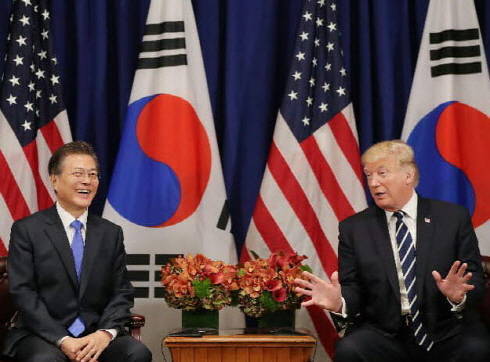 도널드 트럼프 미국 대통령이 내달 초 국빈 자격으로 방한한다. 사진은 지난 9월 미국 뉴욕에서 진행된 양국 간 정상 회담. ⓒ 청와대 페이스북