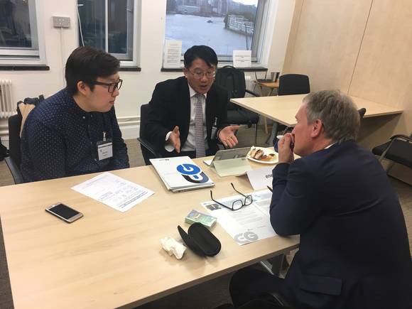 남동발전 협력 중소기업들이 런던 바르샤바 수출로드쇼에서 수출상담을 진행하고 있다. ⓒ 한국남동발전