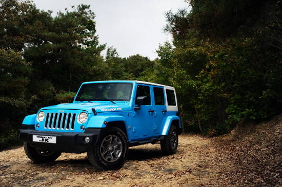 랭글러 언리미티드 사하라를 베이스로 개발된 '랭글러 언리미티드 랭글러 JK 에디션'은 최강 오프로드 성능에 세련된 존재감을 더한 스페셜 에디션 모델이다. ⓒ FCA 코리아