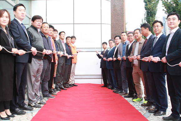 진주시소상공인연합회가 사무실(경남은행 진주중앙점)에서 현판식 가지고 있다. ⓒ 진주시소상공인연합회