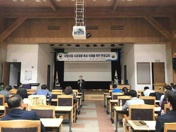 사방사업 시공재료 특성 이해을 위한 현장교육 학습 강의을 하고 있다. ⓒ 산림청