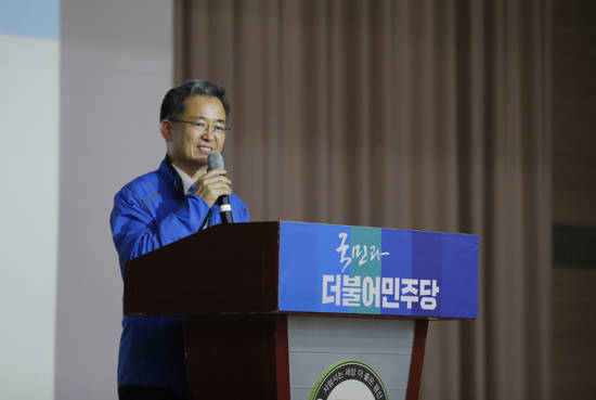 이용빈 더불어민주당 광주광역시당 광산구갑 위원장이 21일 조직개편보고 및 당원 만남의 날 행사에서 인사를 하고 있다. ⓒ 더불어민주당