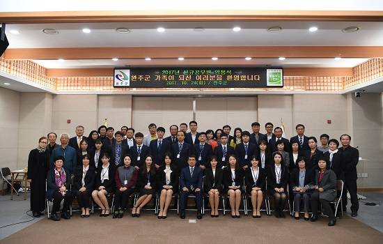 완주군 가족과 함께한 공무원임용식 후 기념촬영이 이뤄지고 있다. ⓒ 완주군