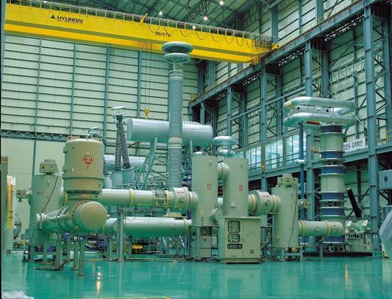 현대일렉트릭이 제작한 800㎸ 초고압차단기 모습. ⓒ 현대일렉트릭