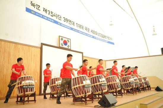 지난 20일 육군 15사단 39연대 1대대의 세로토닌드럼클럽 창단식이 개최됐다. ⓒ 세로토닌드럼클럽