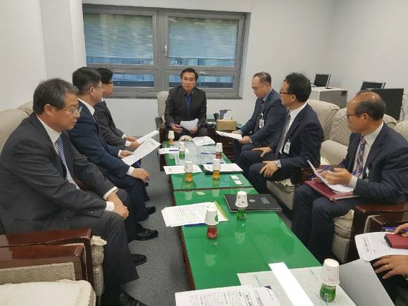 예덕학원 관계자들이 학교 현안사업 추진을 위한 예산지원 간담회을 진행하고 있다. ⓒ 예산군청