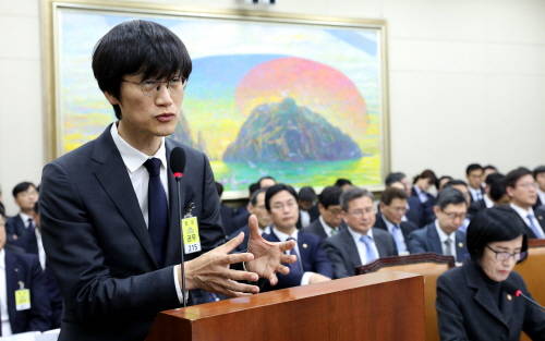 이해진 네이버 전 의장이 31일 국회 정무위워회 국정감사에 출석해 발언하고 있다. ⓒ 뉴스1