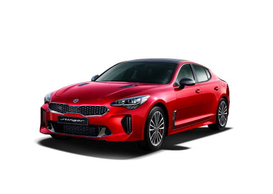 기아차 고급차 라인업 첫 번째 모델인 스팅어는 '고성능 세단 기본에 충실한 차량'을 목표로 강력한 터보 엔진에 신규 후륜구동 플랫폼을 적용해 최고의 동력성능을 갖췄다. ⓒ 기아자동차