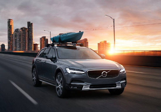 90 클러스터를 완성하는 마지막 볼보차 플래그십 모델 크로스 컨트리는 세단과 SUV 장점을 결합한 '스웨디시 라이프스타일러' 콘셉트 크로스오버 모델이다. ⓒ 볼보자동차