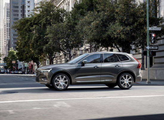 볼보차가 올해 국내 출시한 '더 뉴 볼보 XC60'은 8년 만에 풀체인지된 중형 프리미엄 SUV다. ⓒ 볼보자동차