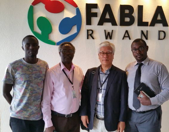 이창기 박사는 학교 설립 현지인 관계자들 및 정부 공직자들과 긴밀한 관계를 유지하고 있다. UAUR의 설립에 대한 현지 분위기는 매우 우호적이다. 한국 산업기술에 대한 평가가 매우 높고, 자국의 발전에 기여할 것으로 기대하기 때문이다. ⓒ 프라임경제