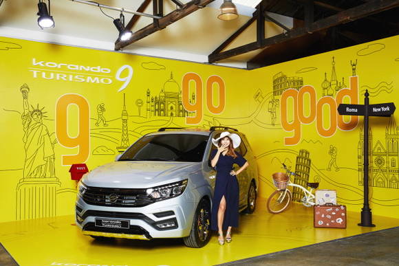 코란도 투리스모를 타고 아홉 명이 함께 여행하는 즐거움을 'g, go, good' 카툰으로 표현한 Funny Nine 콘셉트. ⓒ 쌍용자동차