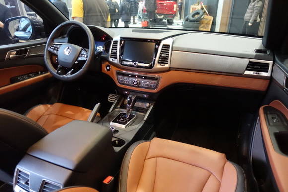 렉스턴 스포츠는 넉넉한 실내공간을 확보해 탑승객의 안락함을 극대화했다. = 노병우 기자