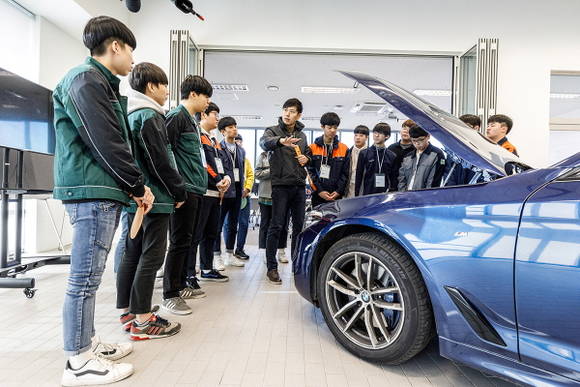 BMW 코리아 미래재단이 영 엔지니어 드림 프로젝트 5기 참가학생 35명을 대상으로 BMW 기본교육을 실시했다. ⓒ BMW 코리아 미래재단