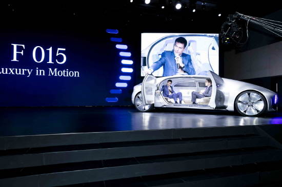 메르세데스-벤츠 코리아는 신년 기자간담회에서 자율주행차 컨셉트카 'F015 럭셔리 인 모션'을 통해 '케이스'로 대변되는 △커넥티드 △자율주행 △공유 및 서비스 △전기 구동화 등 벤츠가 추구하는 미래 모빌리티 비전과 실현 방안을 발표했다. ⓒ 메르세데스-벤츠 코리아