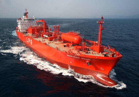 현대중공업은 지난 24일 쿠웨이트 국영 선사인 KOTC사와 8만4000㎥급 초대형 LPG운반선 3척, 2억2000만달러 규모의 선박 건조계약을 체결했다. 사진은 현대중공업이 건조한 초대형 LPG운반선. ⓒ 현대중공업