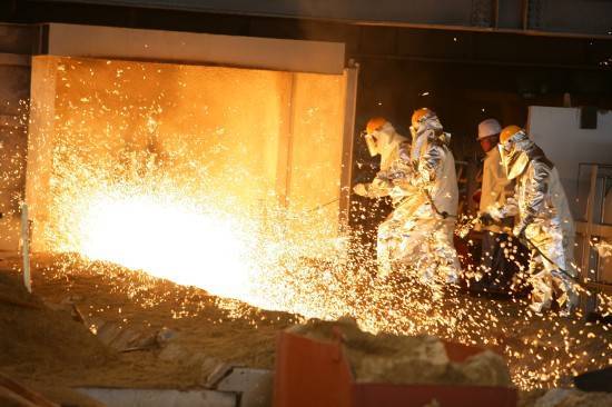 포스코 파이넥스 설비에서 쇳물이 출선되는 모습. ⓒ 포스코