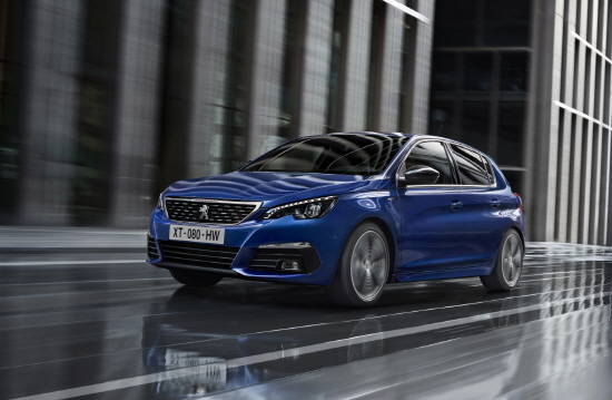 지난 2014년 국내 출시 이후 4년 만에 부분 변경 모델로 돌아온 '뉴 푸조 308'은 해치백 특유 다이내믹한 드라이빙 퍼포먼스와 직관적이고 세련된 인테리어, 우수한 연료 효율성, 그리고 실용성까지 두루 갖춘 푸조 대표 모델이다. ⓒ 한불모터스