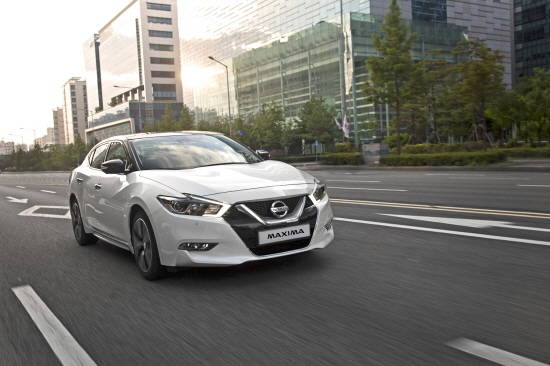 닛산 8세대 맥시마는 독창적인 디자인과 품격 있는 인테리어로 무장했으며, 스포츠카 DNA를 이어받은 다이내믹한 주행성능과 첨단 안전사양까지 갖춰 최고급 스포츠 세단의 새로운 기준을 제시하고 있다. ⓒ 한국닛산
