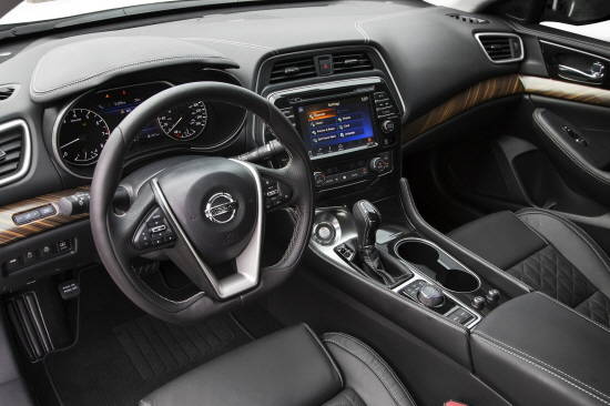 맥시마 인테리어는 운전자 중심의 인체공학적 설계와 더불어 장인 정신이 깃든 고급스런 요소가 완벽 조화를 이루며 프리미엄 감성 품질을 제공한다. ⓒ 한국닛산