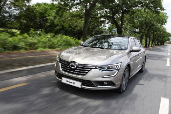 SM6 외관은 낮으면서도 넓은 차체로 안정감을 주면서도 역동적인 이미지를 어필하기에 충분했다. ⓒ 르노삼성자동차