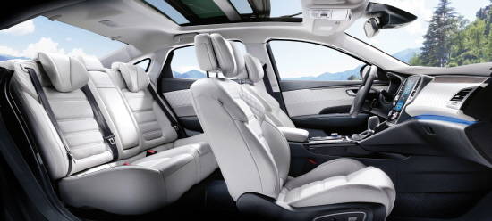 SM6 인테리어는 감성적이면서도 고급스런 게 운전자로 하여금 재미와 감동을 준다. ⓒ 르노삼성자동차