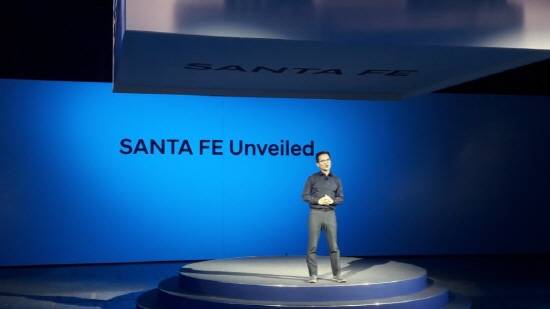 이광국 현대차 국내영업본부장(사진)은 신형 싼타페가 탈수록 만족과 진한 감동을 느낄 수 있는 중형 SUV 차급의 걸작품이 될 것이라고 확신했다. = 전훈식 기자