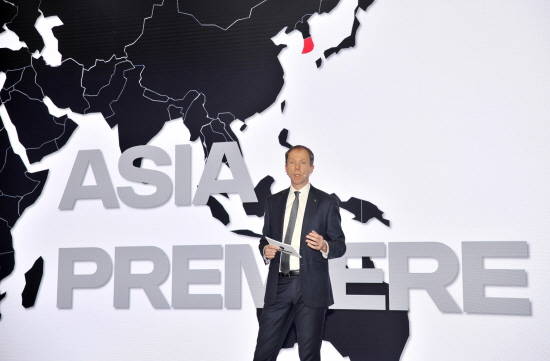 스웨덴 본사에서 방한한 마티아스 칼바움 스카니아 커머셜 오퍼레이션 총괄 부회장이 한국 시장의 중요성과 향후 계획에 대해 설명하고 있다. ⓒ 스카니아코리아그룹